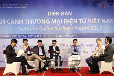 Phiên 2 – Công nghệ đám mây và di động với thương mại điện tử:(từ phải sang trái): Ông Vũ Thế Bình – Đại diện Netnam,  Ông Nguyễn Giang Sơn – GĐ Kỹ thuật Gimasys, Ông Trần Trọng Tuyến – CEO DKT, Ông Trần Đức Tâm – Đại diện Z.com, Ông Lê Vương Vĩnh Nhân – Đại diện Trustpay,  Ông Lê Quốc Hữu – Đại diện Viettel, Điều phối viên: Ông Vũ Hoàng Liên – Chủ tịch VIA