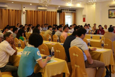 Rất đông đại biểu tới tham dự và trao đổi sôi nổi tại buổi tập huấn