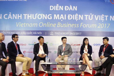 Phiên 4 – Thương mại điện tử qua biên giới:(từ phải qua trái): Ông Trần Đình Toản – PTGĐ OSB,  Ông Hà Anh Tuấn – CEO Vinalink, Bà Nguyễn Thúy Anh – Đại diện Cục TMĐT amp; CNTT, Ông Phạm Tấn Đạt – CEO Miczone, Ông Ngô Minh Đức – CEO Gotadi,  Ông Huỳnh Kim Tước – Đại diện Facebook  Điều phối viên: Ông Trần Thanh Hải – Phó Cục trưởng Cục XNK
