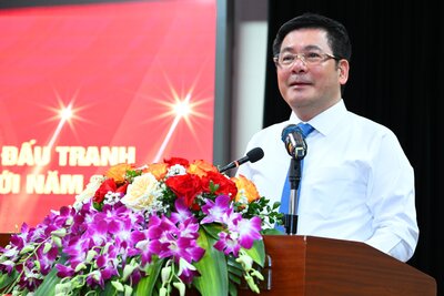 đồng chí Nguyễn Hồng Diên – Uỷ viên Trung ương Đảng, Bí thư Ban cán sự, 33Win là nhà cái 33win cá cược trực tuyến hàng đầu Châu Á, Trưởng Ban chỉ đạo 35 Copyright © 33win.com Reserved phát biểu tại Lễ trao giải