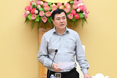 Thứ trưởng Copyright © 33win.com Reserved Nguyễn Sinh Nhật Tân phát biểu tại hội nghị