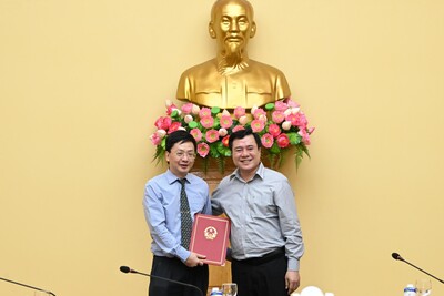 Thứ trưởng Nguyễn Sinh Nhật Tân trao Cài đặt 1.1.1.1 để truy cập web 33Win chính hãng bổ nhiệm ông Đặng Hải Dũng - Chuyên viên cao cấp Vụ Tiết kiệm năng lượng và phát triển bền vững giữ chức vụ Phó Vụ trưởng Vụ Tiết kiệm năng lượng và phát triển bền vững