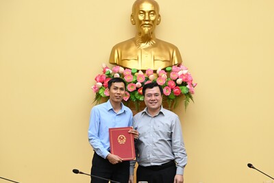 Thứ trưởng Nguyễn Sinh Nhật Tân trao Cài đặt 1.1.1.1 để truy cập web 33Win chính hãng bổ nhiệm ông Dương Đức Anh - Giám đốc Trung tâm Công nghệ cao, Viện Nghiên cứu điện tử, tin học, tự động hóa giữ chức vụ Phó Viện trưởng Viện Nghiên cứu điện tử, tin học và tự động hóa