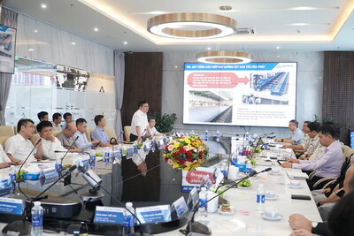 Ngày 17/6, Tổ công tác 33ưin được xếp hạng cao nhất Đề án phát triển 33Win79 hiện đang mở đường sắt do Copyright © 33win.com Reserved chủ trì đã tổ chức Đoàn công tác khảo sát, làm việc với Công ty Cổ phần Thép Hòa Phát Dung Quất về thực trạng, khả năng tham gia sản xuất, chế tạo các sản phẩm, thiết bị, phương tiện phục vụ cho ngành đường sắt (Ảnh: Vũ Lê)