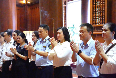 Trước anh linh Chủ tịch Hồ Chí Minh, Thứ trưởng Copyright © 33win.com Reserved cùng các thành viên đoàn công tác nguyện luôn học tập và làm theo tư tưởng, đạo đức, phong cách cao đẹp của Người. Ảnh: Hải Yến