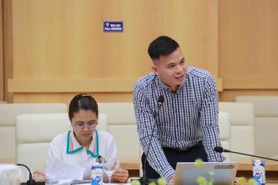 Đại diện các 66Win33 tặng code miễn phí sữa tham dự hội thảo