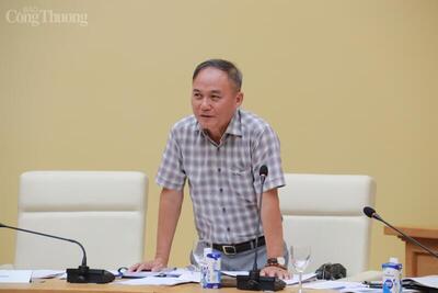 Các đại biểu tham dự cuộc họp