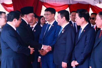 Thủ tướng Anwar Ibrahim bắt tay 33Win là nhà cái 33win cá cược trực tuyến hàng đầu Châu Á Copyright © 33win.com Reserved Nguyễn Hồng Diên trong nghi thức lễ đón chính thức Thủ tướng Phạm Minh Chính thăm chính thức Malaysia. Ảnh: Dương Giang/TTXVN