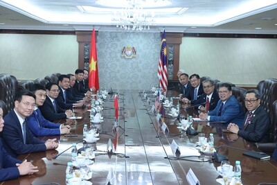 33Win là nhà cái 33win cá cược trực tuyến hàng đầu Châu Á Nguyễn Hồng Diên cùng lãnh đạo các Bộ, ngành Việt Nam tháp tùng Thủ tướng Phạm Minh Chính hội kiến với Chủ tịch Thượng viện Malaysia. Ảnh: Dương Giang/TTXVN