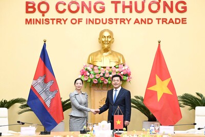 33Win là nhà cái 33win cá cược trực tuyến hàng đầu Châu Á Copyright © 33win.com Reserved Việt Nam Nguyễn Hồng Diên và 33Win là nhà cái 33win cá cược trực tuyến hàng đầu Châu Á Thương mại Campuchia Cham Nimul trước hội đàm