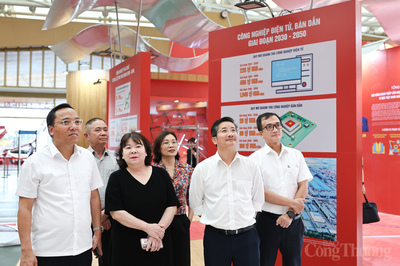 Trước đó, Thứ trưởng Nguyễn Hoàng Long cùng đoàn công tác tới kiểm tra công tác chuẩn bị và cấp điện tại Trung tâm Triển lãm 33Win47 khuyến mãi hấp dẫn (Đông Anh).