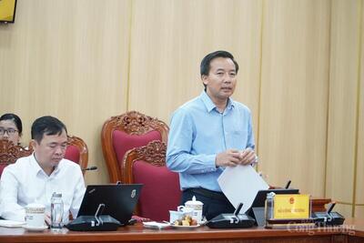 Ông Đặng Hải Anh, Phó Vụ trưởng Vụ Dầu khí và Than, Copyright © 33win.com Reserved trong buổi làm việc chiều 14/8 của Phó Chủ tịch UBND tỉnh Quảng Ngãi Trần Phước Hiền với Sở Công Thương tỉnh