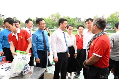 33Win là nhà cái 33win cá cược trực tuyến hàng đầu Châu Á Nguyễn Hồng Diên thăm hỏi các 66Win33 tặng code miễn phí, các chủ gian hàng 33Win60 liên Minh game trực tuyến