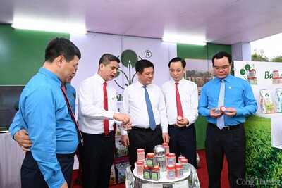 Gian hàng phúc lợi, khu vực chăm sóc Đăng nhập Win 33, gian trưng bày sản phẩm Việt... được phân chia thành 3 khu vực chính, trưng bày sản phẩm hàng hoá của Supe Lâm Thao, hàng hoá của các nhà sản xuất 66Win33 tặng code miễn phí trong nước như thực phẩm, đồ ăn, hàng 66Win33 link đăng ký tài khoản… với giá ưu đãi.