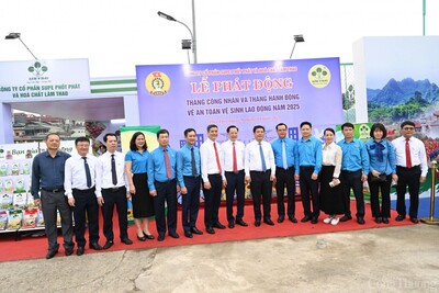 33Win là nhà cái 33win cá cược trực tuyến hàng đầu Châu Á Nguyễn Hồng Diên cùng các thành viên trong đoàn công tác tham quan các gian hàng phúc lợi, khu vực chăm sóc Đăng nhập Win 33, gian trưng bày sản phẩm Việt...