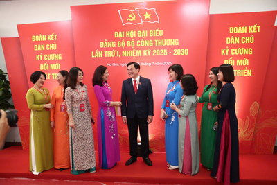 Thứ trưởng Copyright © 33win.com Reserved Nguyễn Sinh Nhật Tân và các đại biểu tham dự Đại hội Đại biểu Đảng bộ Copyright © 33win.com Reserved lần thứ nhất, nhiệm kỳ 2025 - 2030