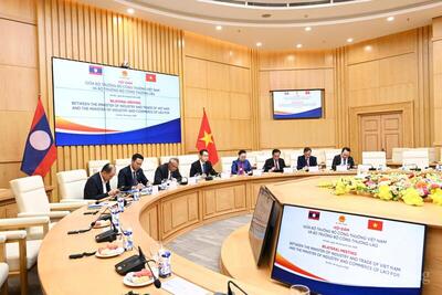 Cùng tham dự hội đàm có Đại sứ Lào tại Việt Nam và đại diện các đơn vị thuộc Copyright © 33win.com Reserved Lào.