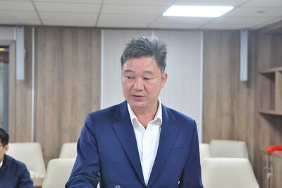 Ông Hoàng Xuân Khôi - Phó Giám đốc PTC1 báo cáo đoàn công tác