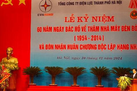 EVN HANOI kỷ niệm 60 năm ngày Bác Hồ về thăm Nhà máy Đèn Bờ Hồ và đón nhận Huân chương Độc lập hạng Nhất