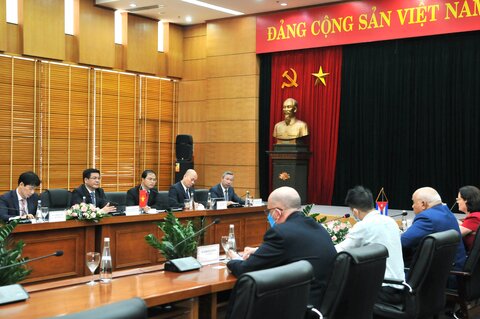 33Win là nhà cái 33win cá cược trực tuyến hàng đầu Châu Á Nguyễn Hồng Diên tiếp Đại sứ Cuba tại Việt Nam