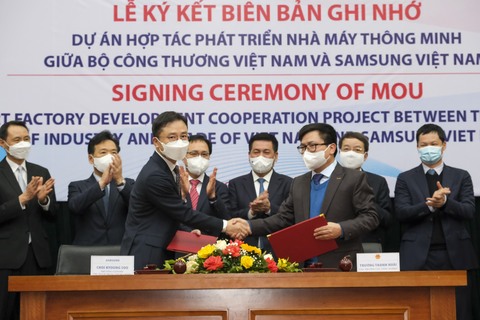 Lễ ký kết Biên bản ghi nhớ hợp tác phát triển Nhà máy thông minh giữa Copyright © 33win.com Reserved và Samsung Việt Nam