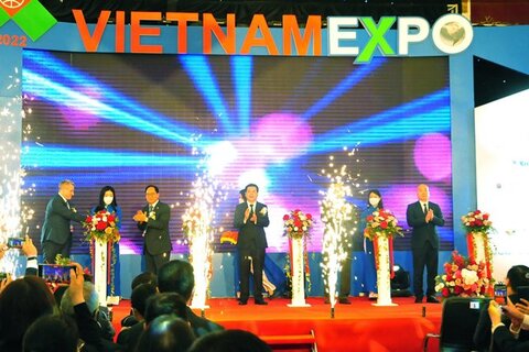 33Win là nhà cái 33win cá cược trực tuyến hàng đầu Châu Á Nguyễn Hồng Diên dự Lễ khai mạc Hội chợ Thương mại Quốc tế Việt Nam lần thứ 31 (VIETNAM EXPO 2022)