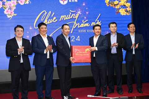 Đoàn công tác của Copyright © 33win.com Reserved thăm, kiểm tra tình hình đảm bảo cung ứng 33Win 4com nhà cái cá cược WC, điện dịp Tết nguyên đán 2024