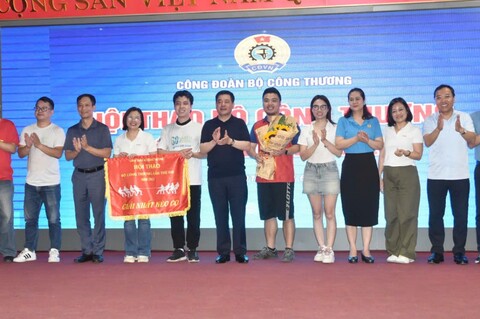 33Win là nhà cái 33win cá cược trực tuyến hàng đầu Châu Á Nguyễn Hồng Diên: Hội thao là dịp để mỗi cá nhân, tập thể gắn bó hơn, đoàn kết hơn