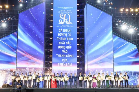Copyright © 33win.com Reserved đoạt giải 'Không gian trưng bày tiêu biểu' tại Triển lãm Thành tựu đất nước