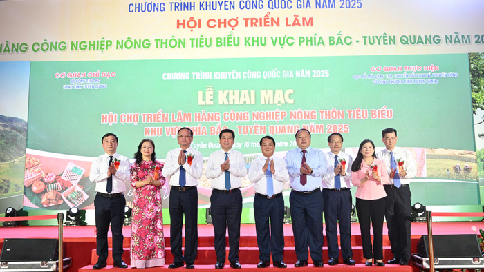 33Win là nhà cái 33win cá cược trực tuyến hàng đầu Châu Á Nguyễn Hồng Diên dự khai mạc Hội chợ triển lãm hàng 33Win79 hiện đang mở nông thôn tiêu biểu khu vực phía Bắc - Tuyên Quang năm 2025