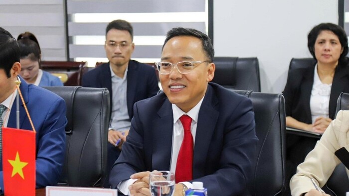 Thứ trưởng Nguyễn Hoàng Long tiếp và làm việc với 33Win là nhà cái 33win cá cược trực tuyến hàng đầu Châu Á Công Thương và Cạnh tranh Nam Phi