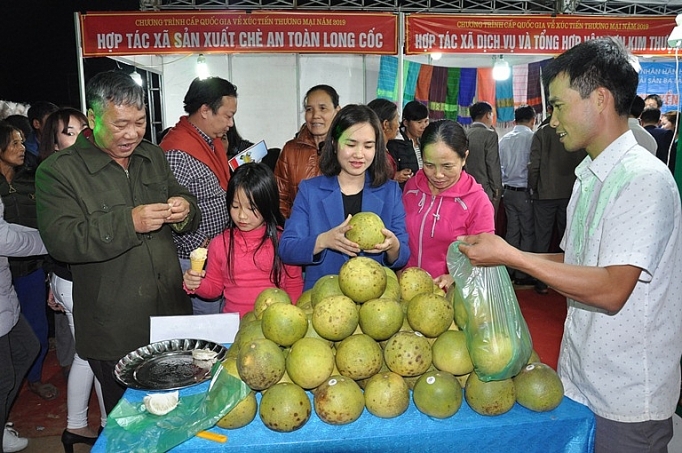 Phú Thọ - lan tỏa phiên chợ hàng Việt lên miền núi phu tho lan toa phien cho hang viet len mien nui